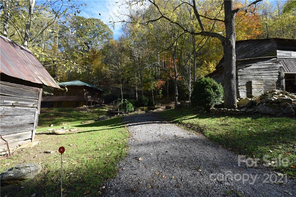 1041 Bee Log Road Burnsville NC 28714