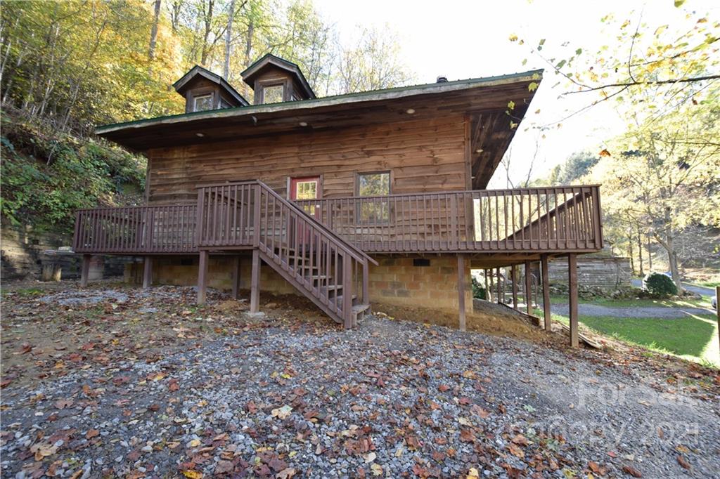 1041 Bee Log Road Burnsville NC 28714