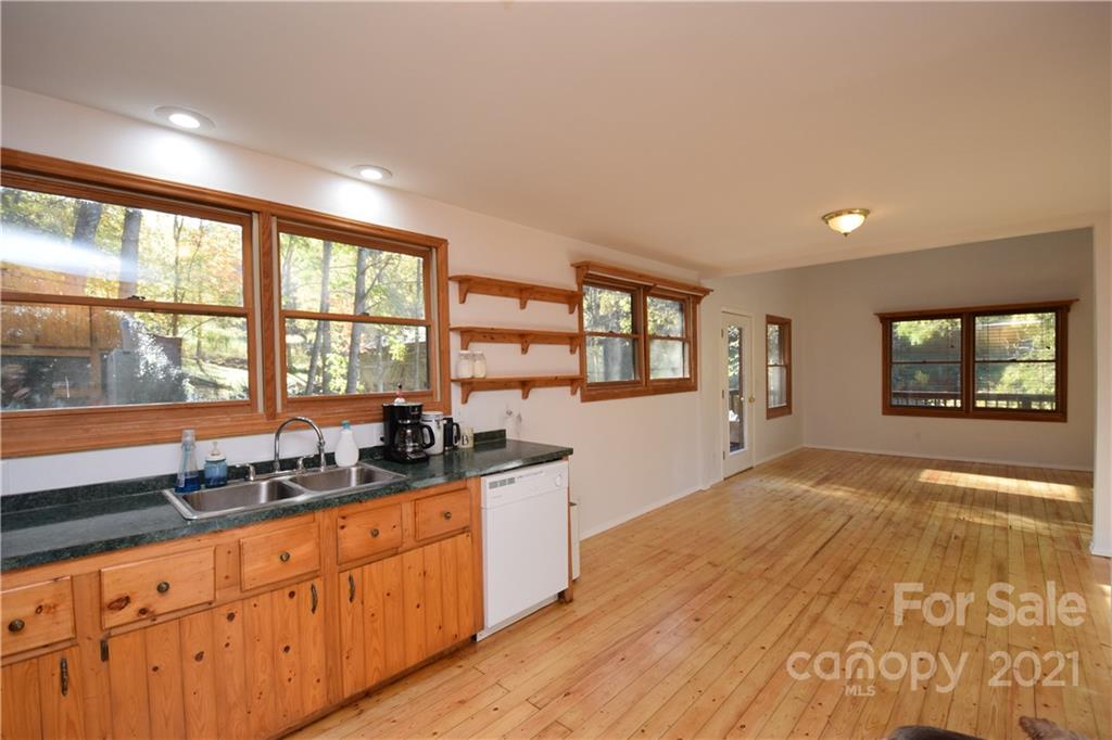 1041 Bee Log Road Burnsville NC 28714