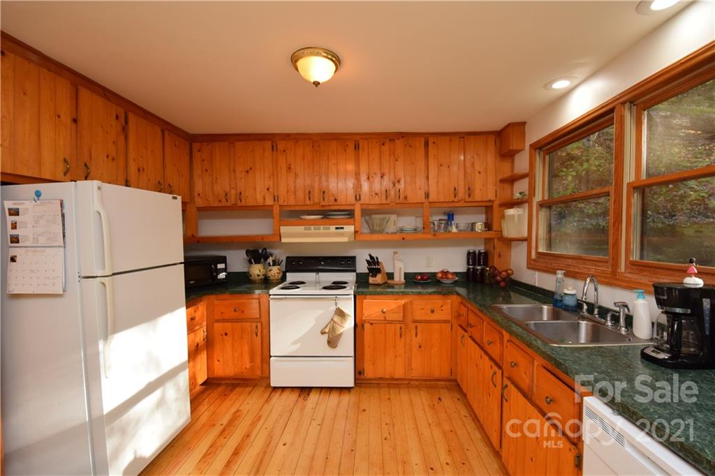 1041 Bee Log Road Burnsville NC 28714