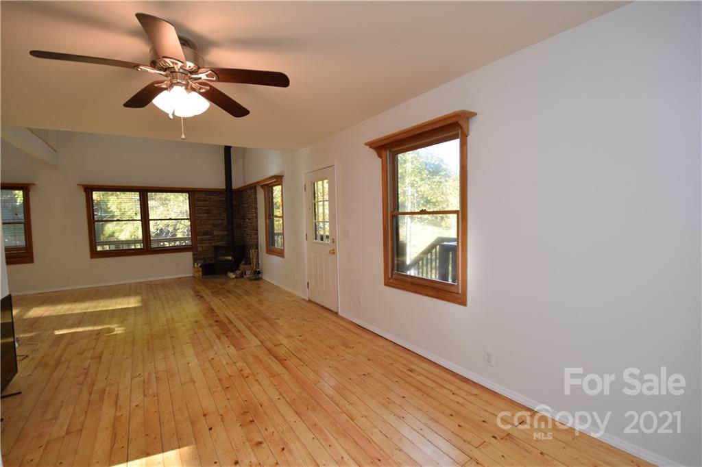 1041 Bee Log Road Burnsville NC 28714