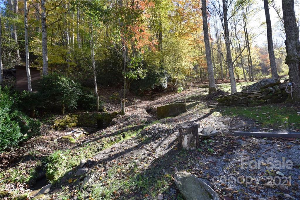 1041 Bee Log Road Burnsville NC 28714