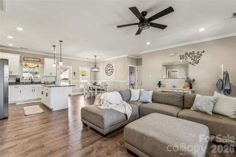 105 E Dundee Court Statesville NC 28625