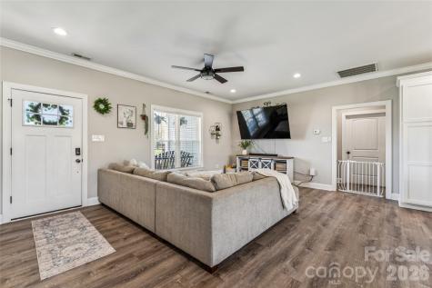 105 E Dundee Court Statesville NC 28625