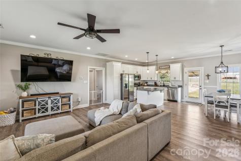 105 E Dundee Court Statesville NC 28625