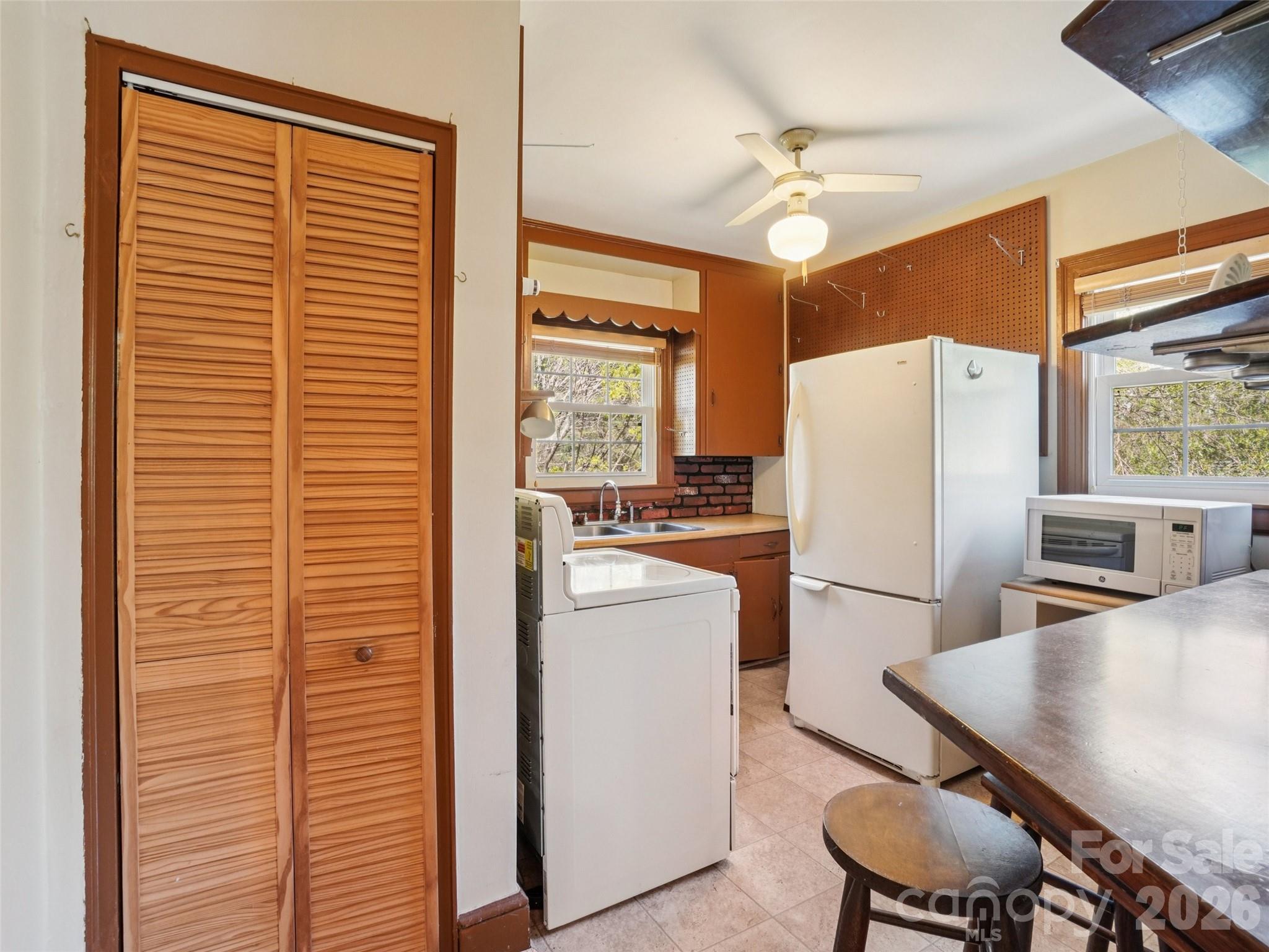 28 Kensington Drive Asheville NC 28805
