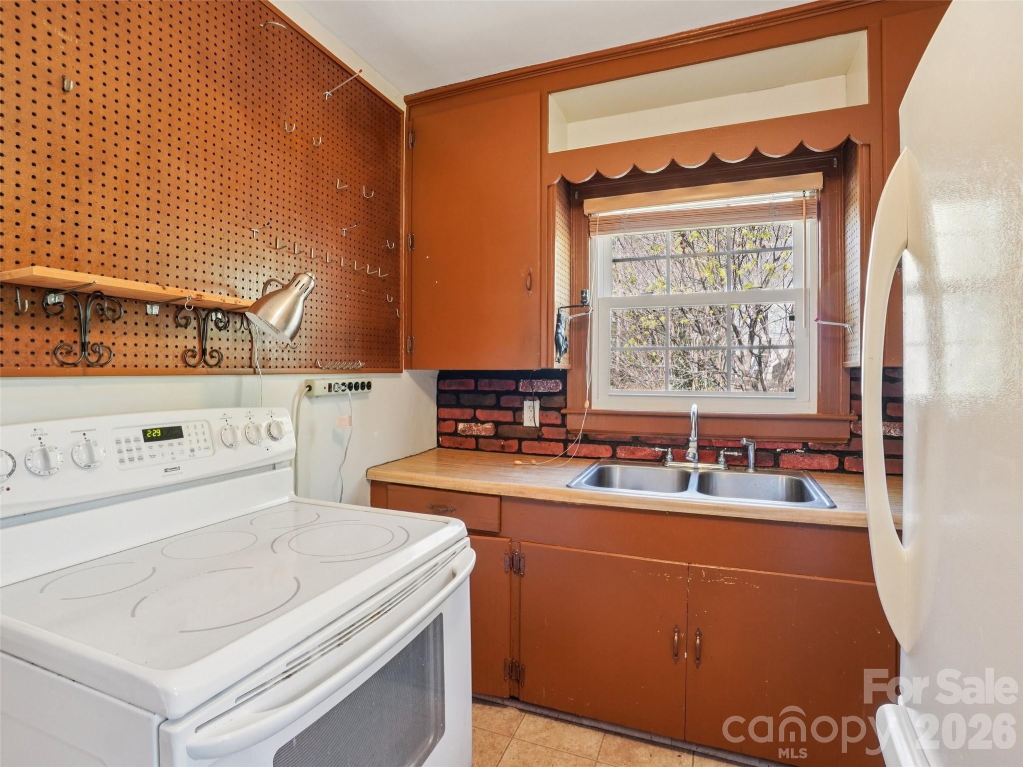 28 Kensington Drive Asheville NC 28805