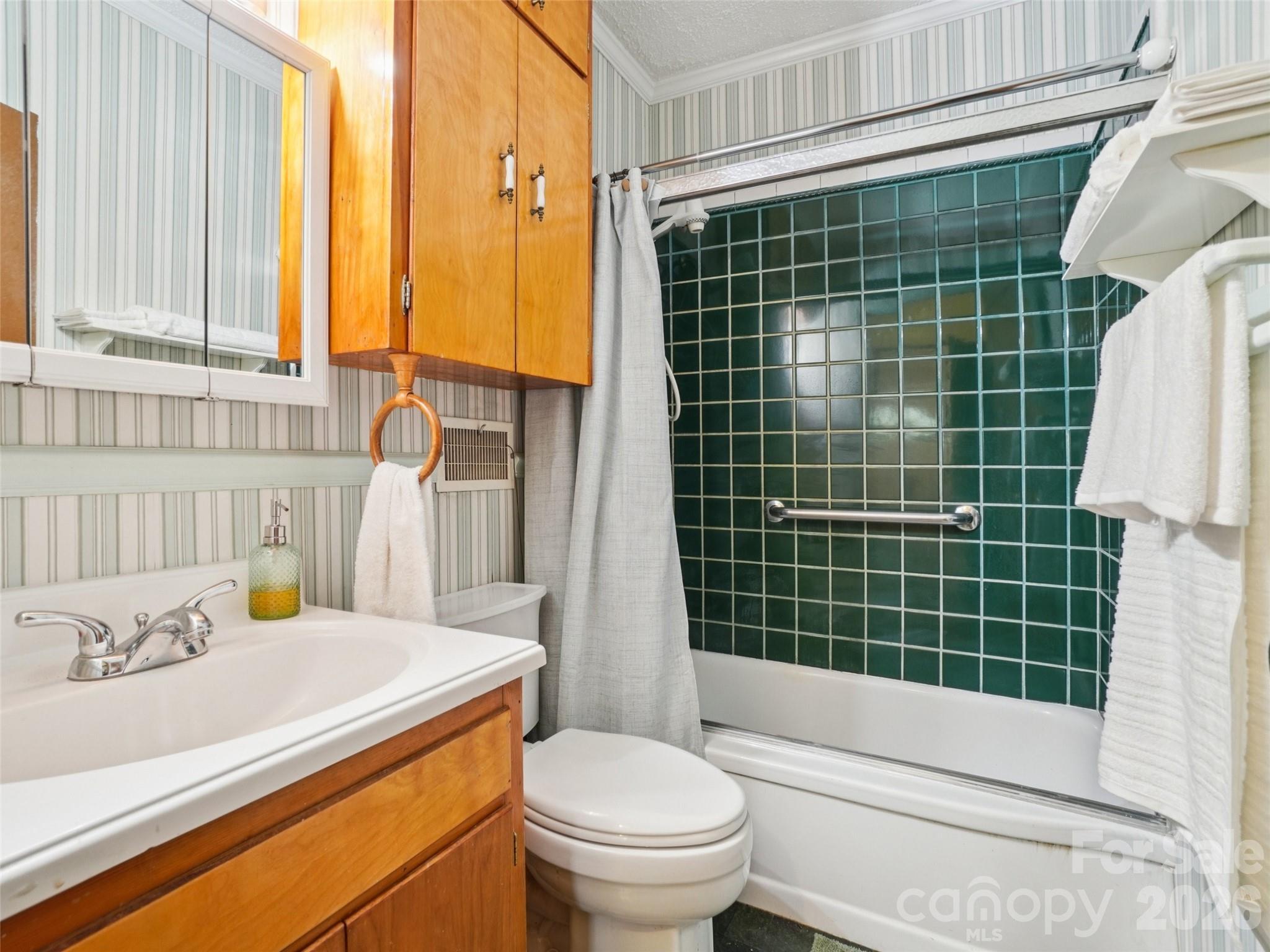 28 Kensington Drive Asheville NC 28805