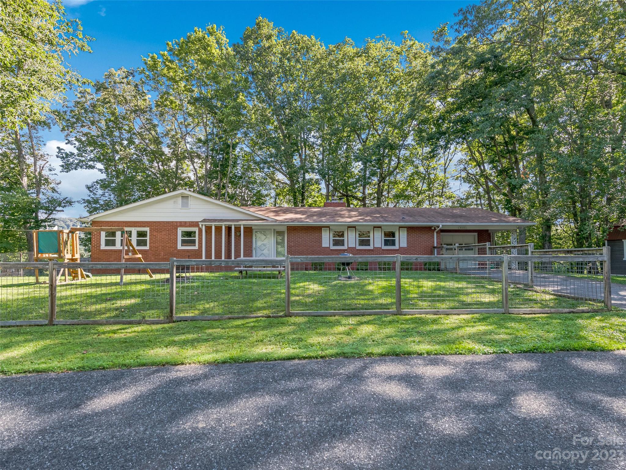 460 Hunter Street Burnsville NC 28714