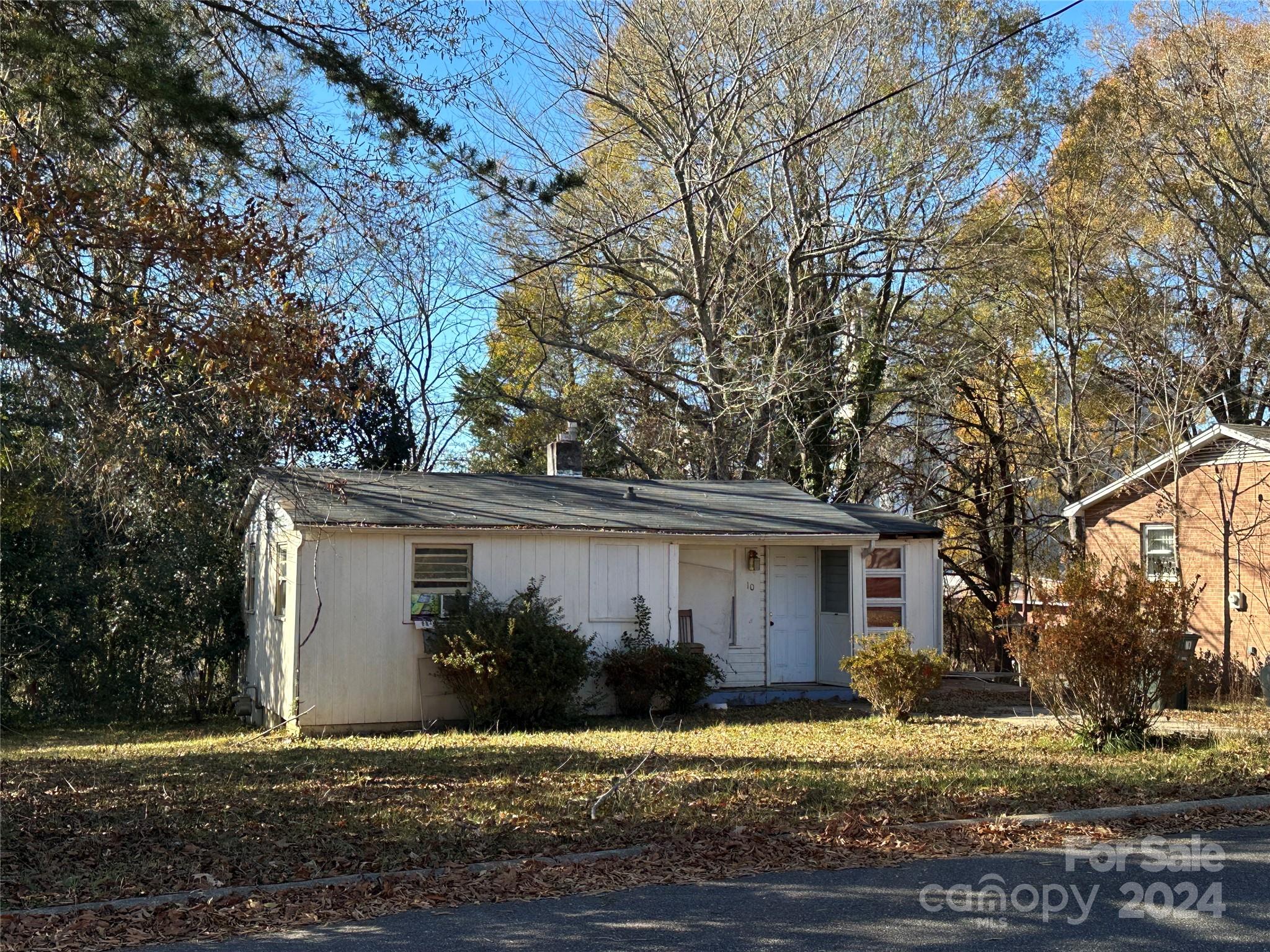 10 N Davis Avenue Newton NC 28658
