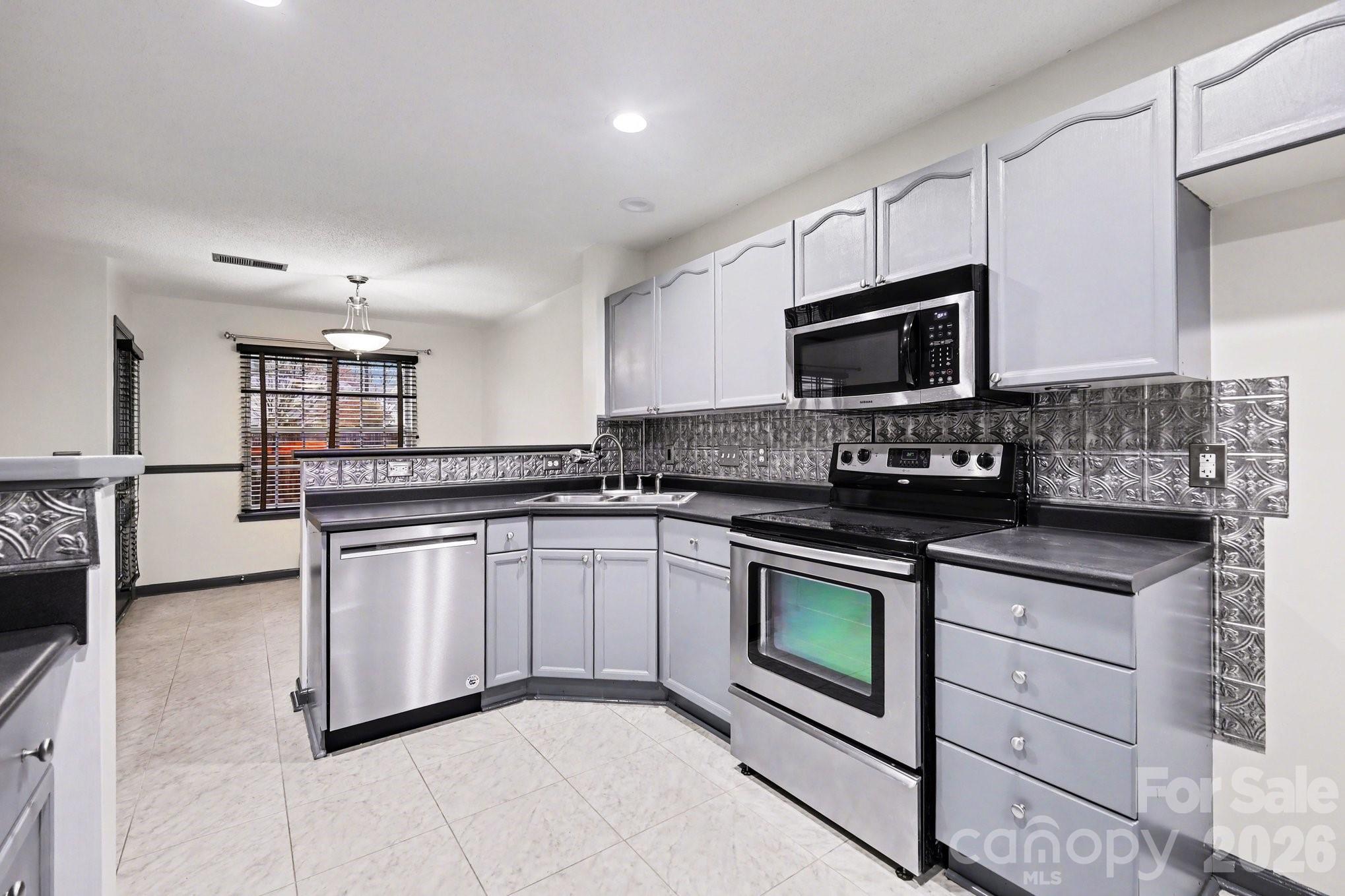 9733 Elizabeth Townes Lane Charlotte NC 28277