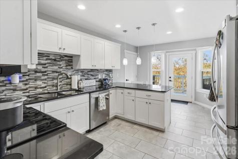 9 Old Amber Drive Weaverville NC 28787
