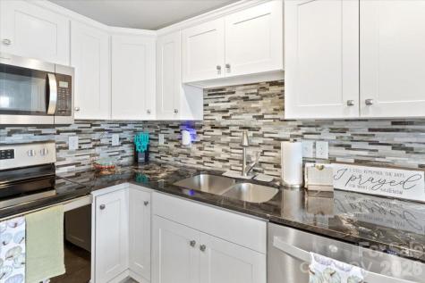 9 Old Amber Drive Weaverville NC 28787