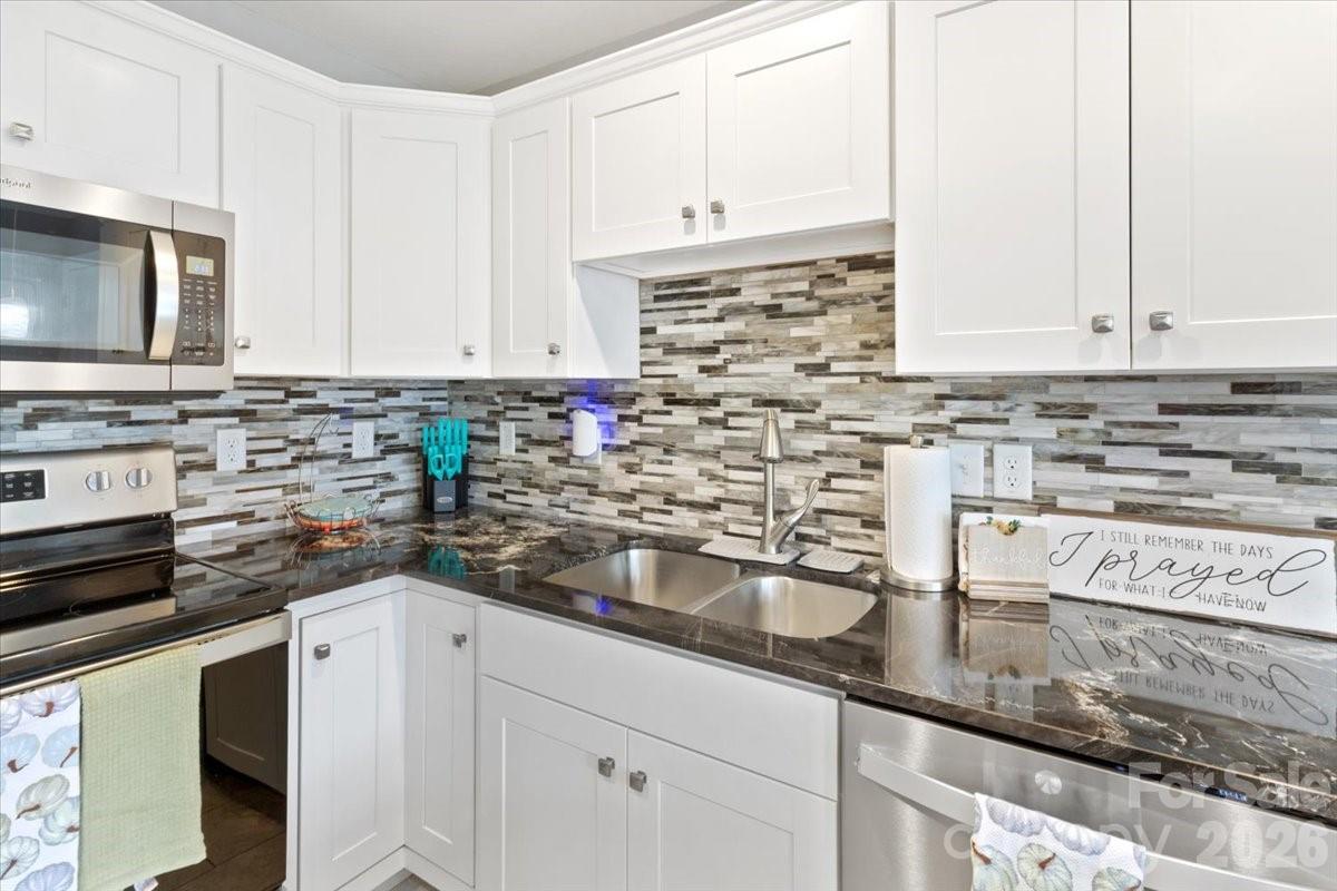 9 Old Amber Drive Weaverville NC 28787