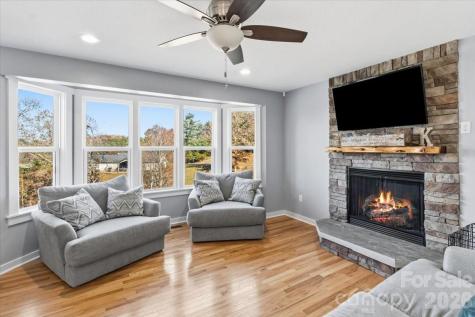 9 Old Amber Drive Weaverville NC 28787