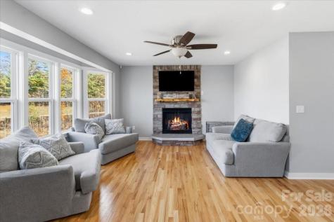 9 Old Amber Drive Weaverville NC 28787