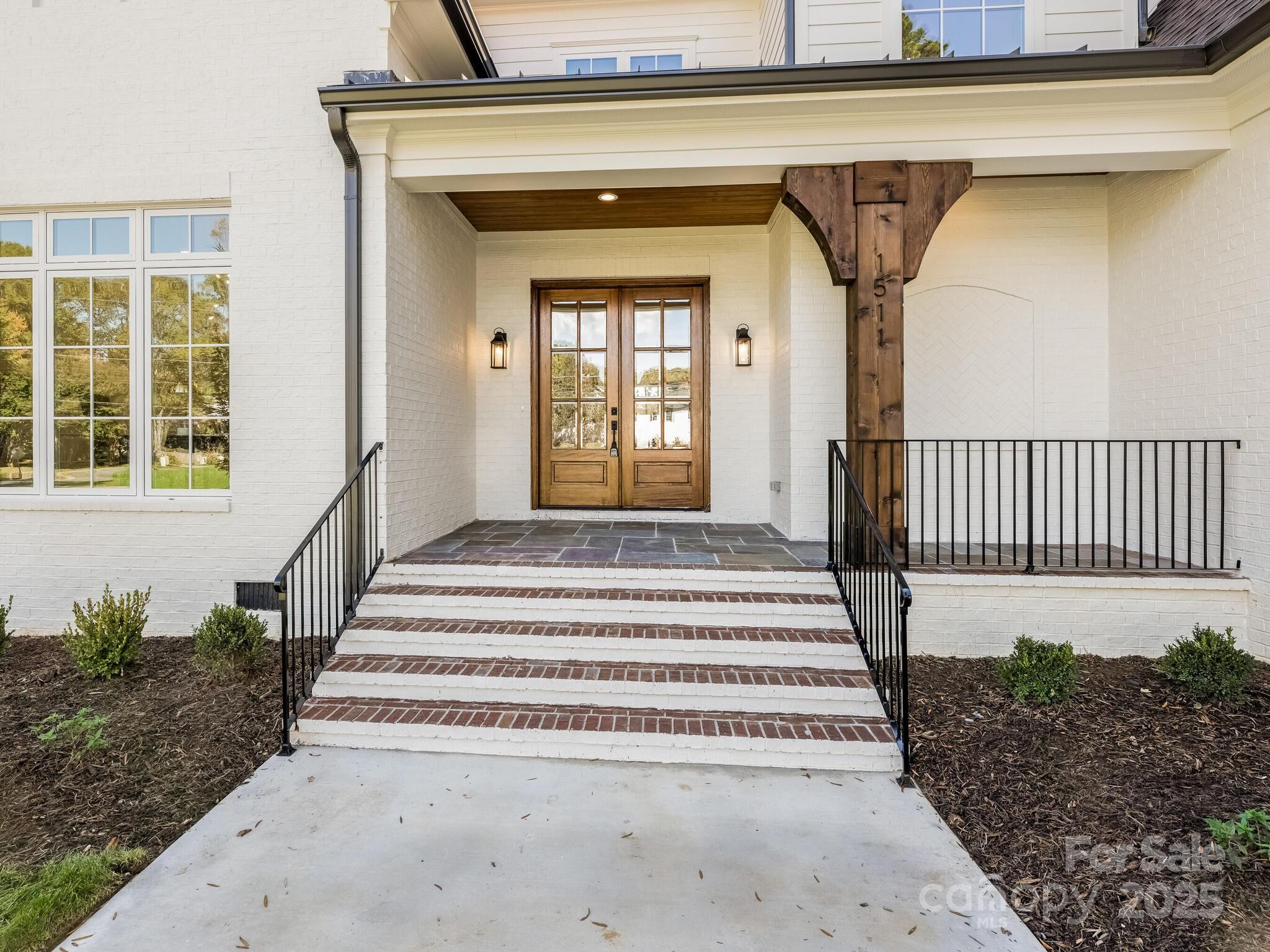 1511 Cavendish Court Charlotte NC 28211