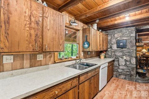 524 Mcdaris Loop Drive Mars Hill NC 28754