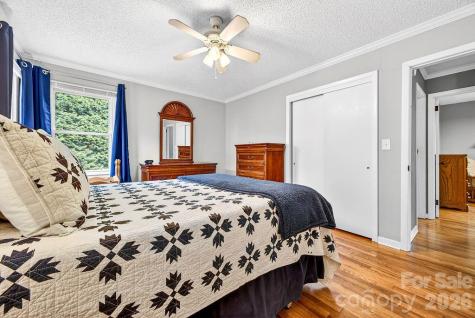 204 Oak Grove Road East Flat Rock NC 28726