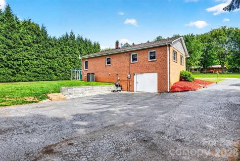 204 Oak Grove Road East Flat Rock NC 28726