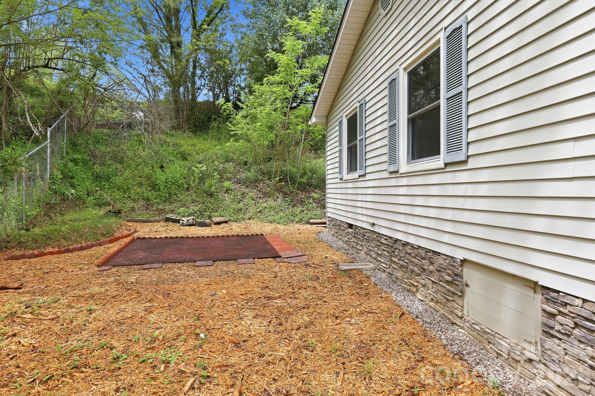 959 Oakmont Drive Canton NC 28716