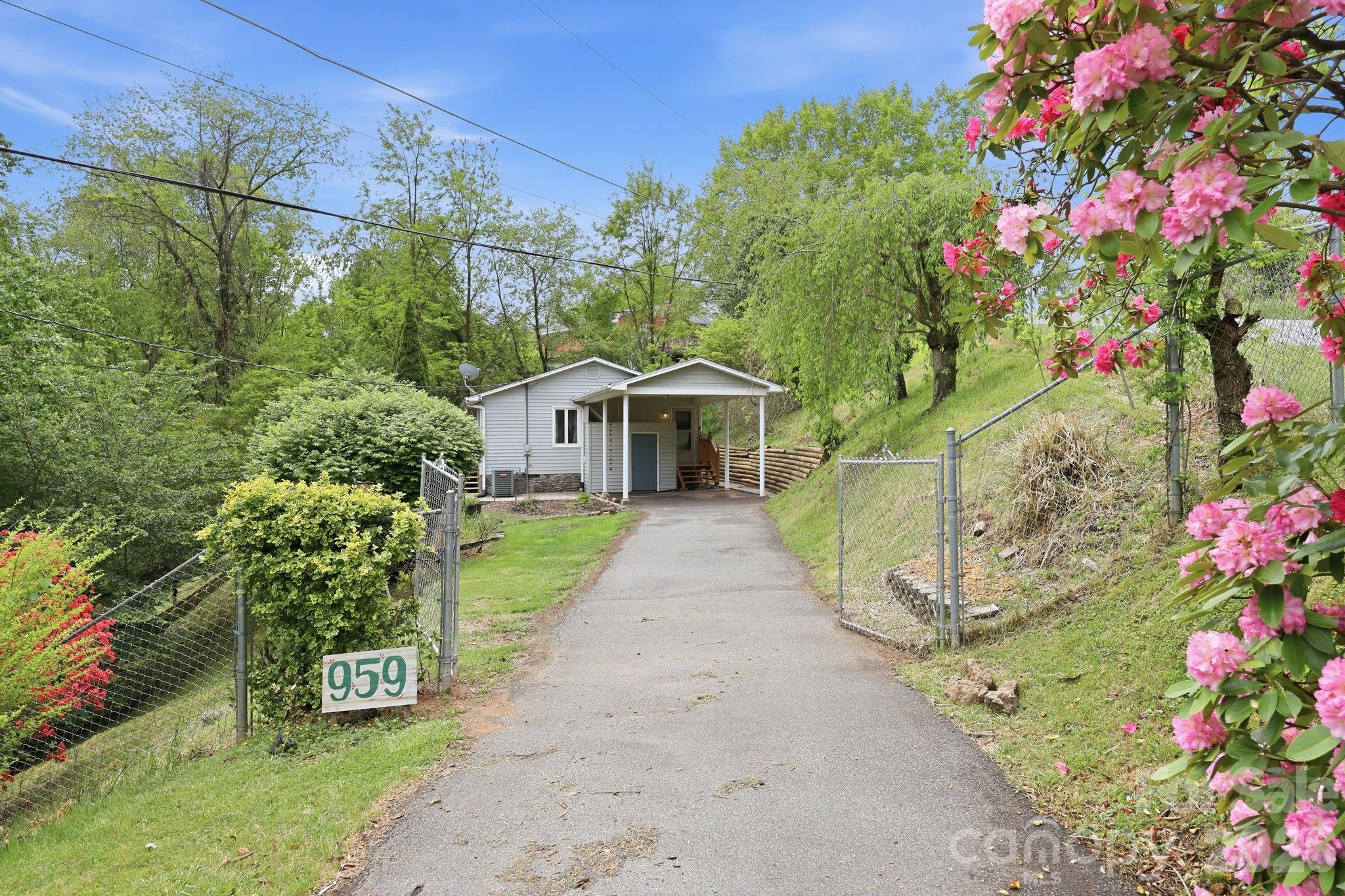 959 Oakmont Drive Canton NC 28716