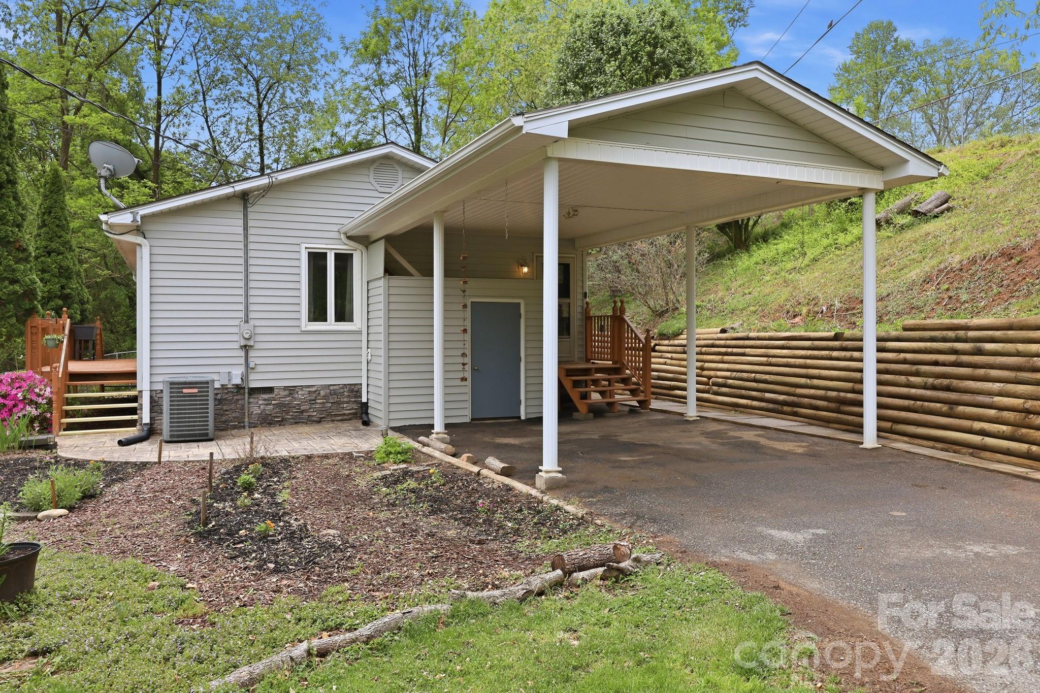 959 Oakmont Drive Canton NC 28716