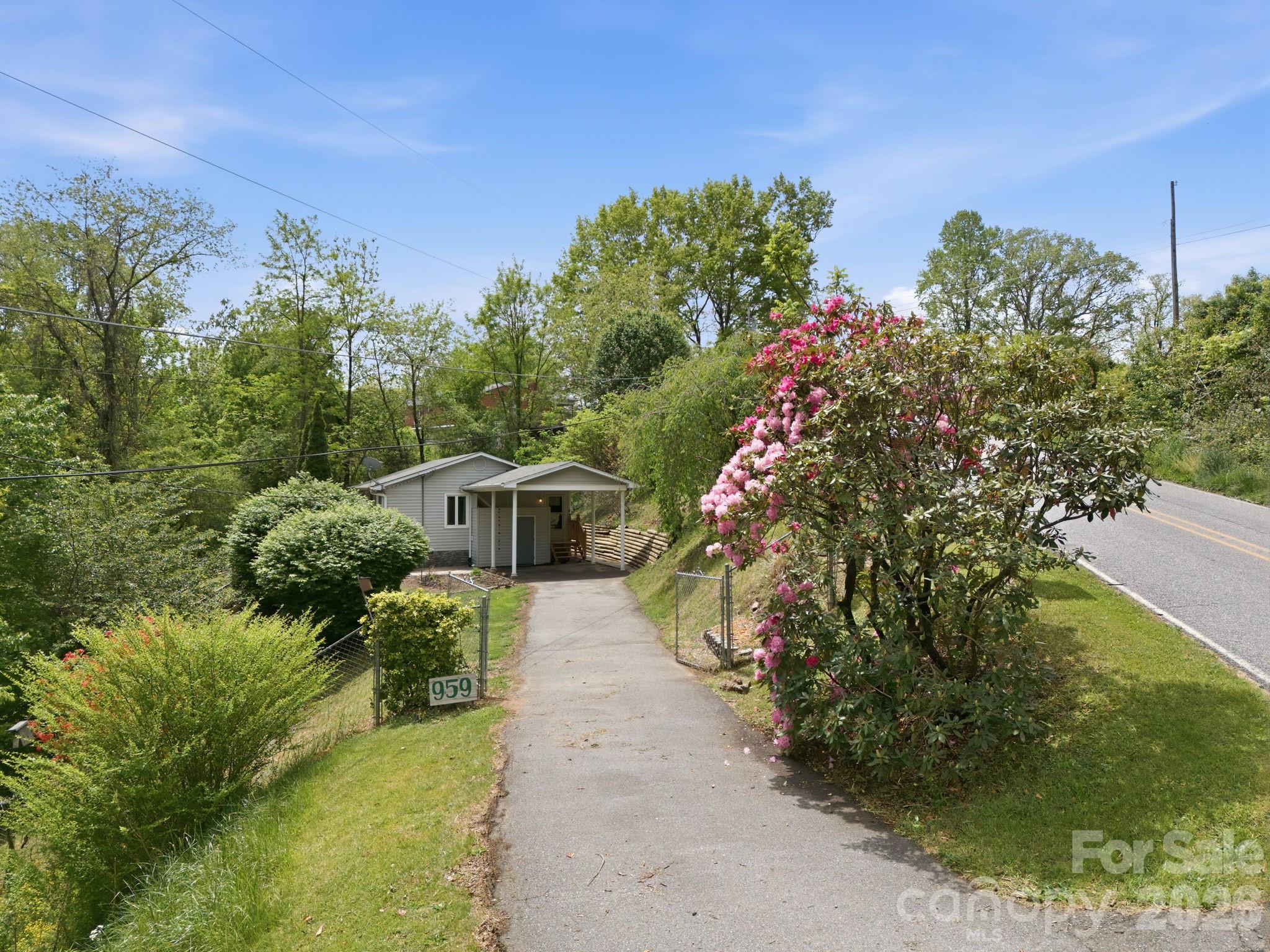 959 Oakmont Drive Canton NC 28716