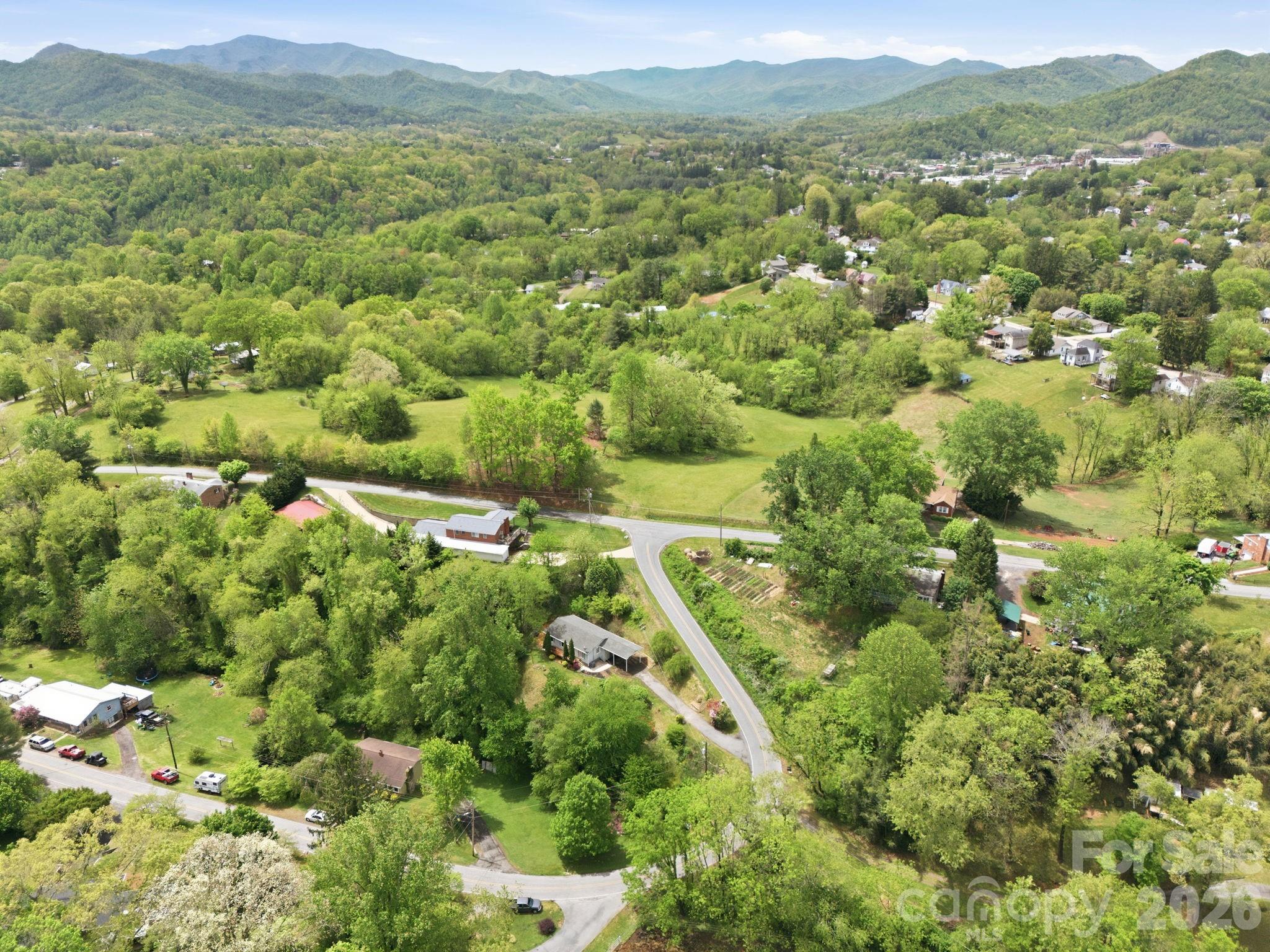 959 Oakmont Drive Canton NC 28716