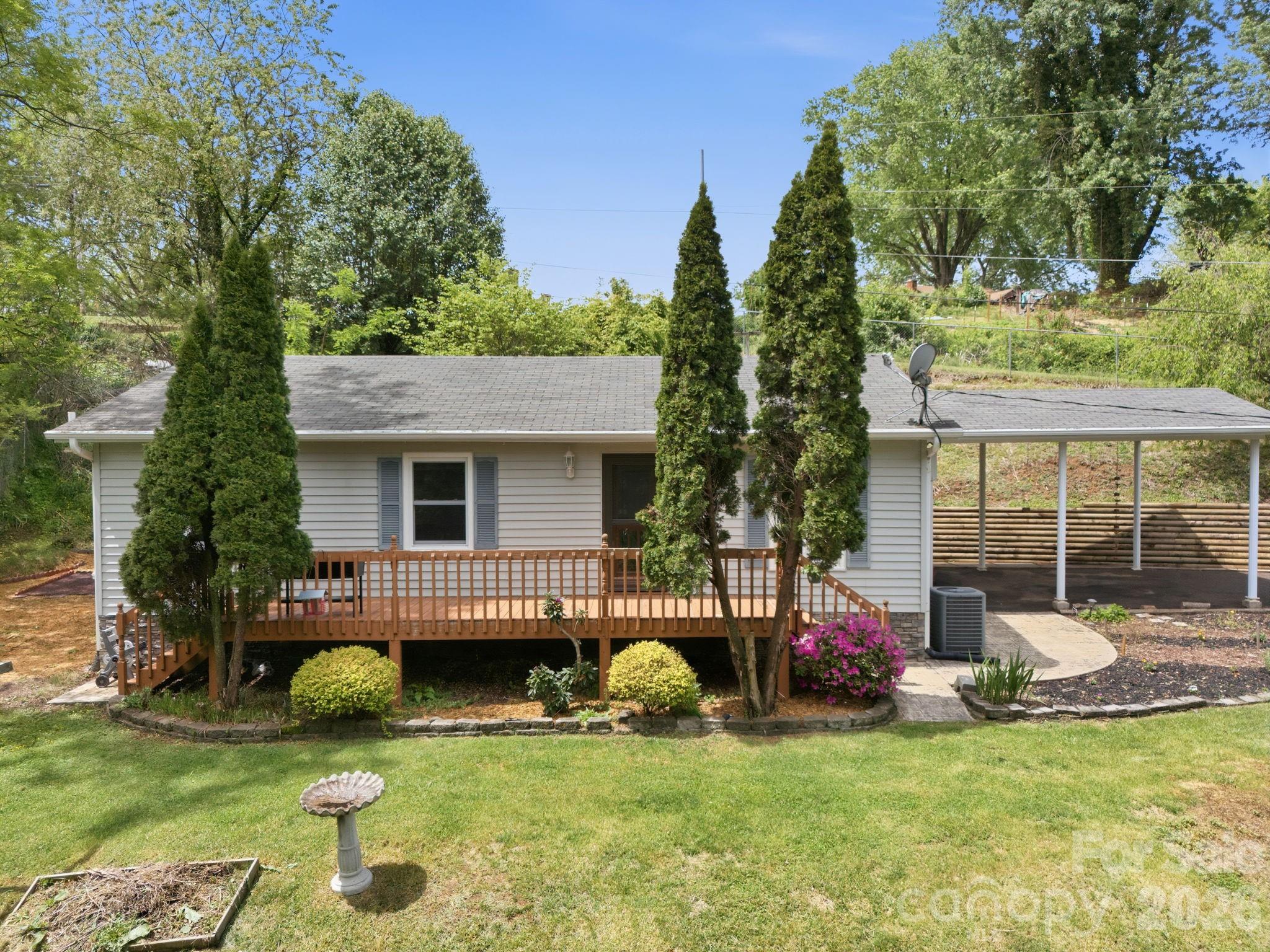959 Oakmont Drive Canton NC 28716