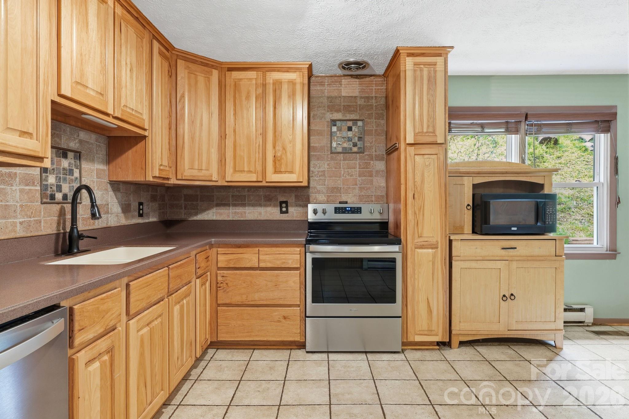 959 Oakmont Drive Canton NC 28716