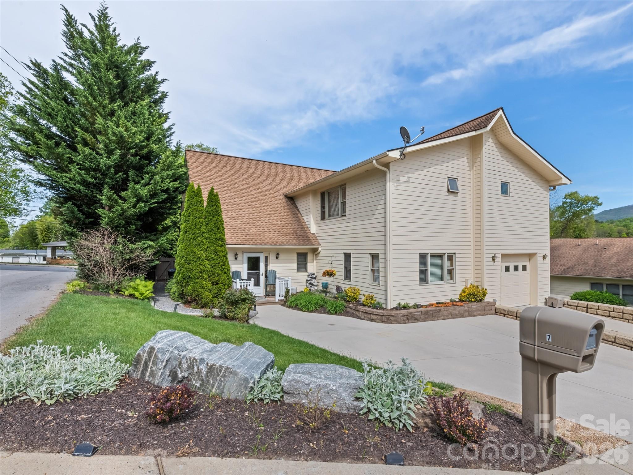 7 Bage Street Waynesville NC 28786