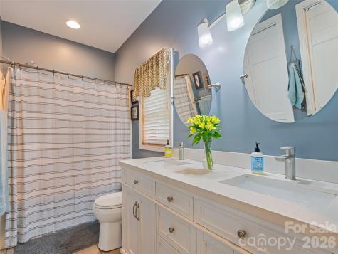 7 Bage Street Waynesville NC 28786