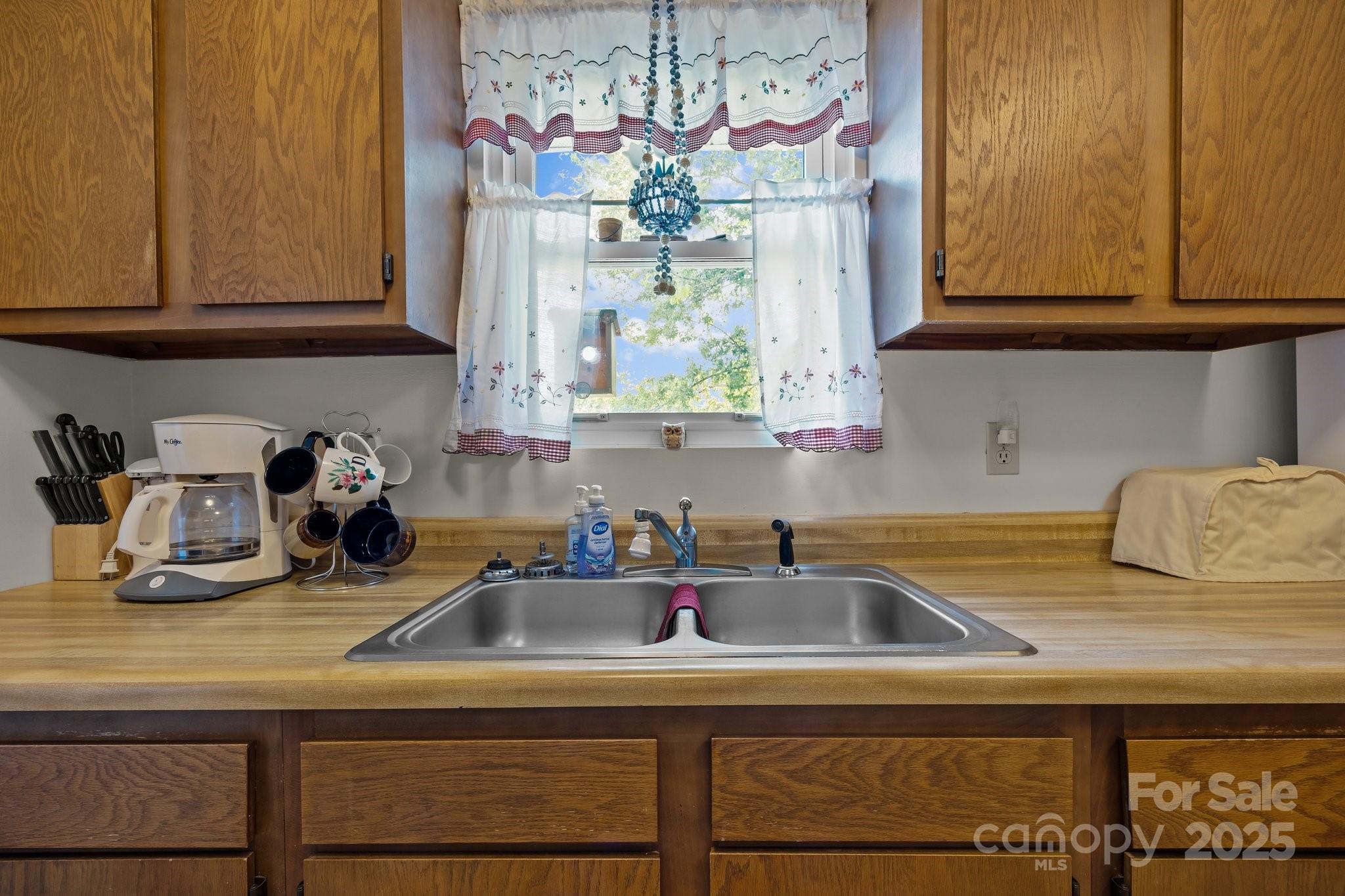 204 Cedar Hill Road Asheville NC 28806