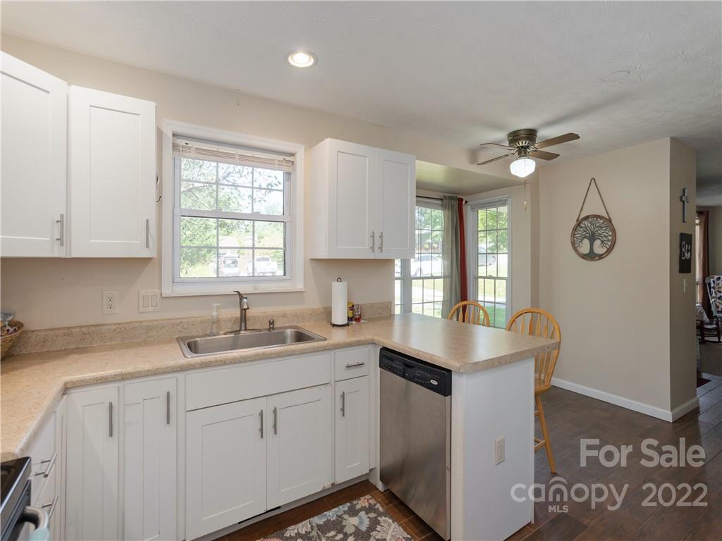 218 S Hillandale Drive East Flat Rock NC 28726