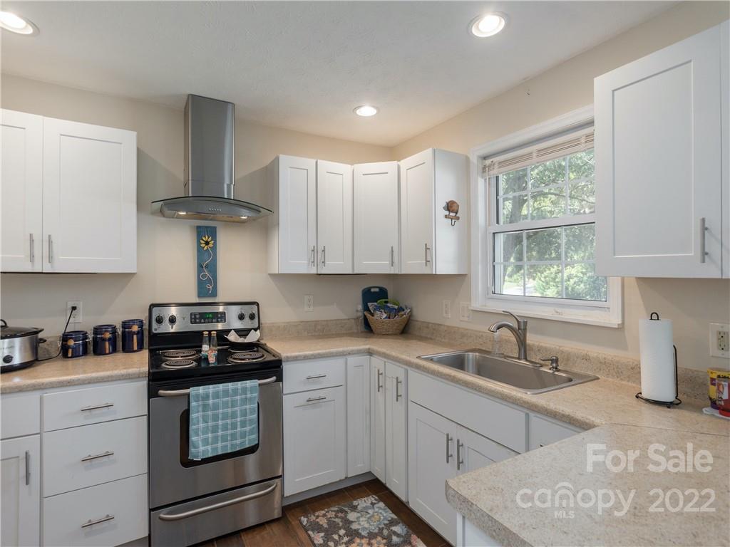 218 S Hillandale Drive East Flat Rock NC 28726