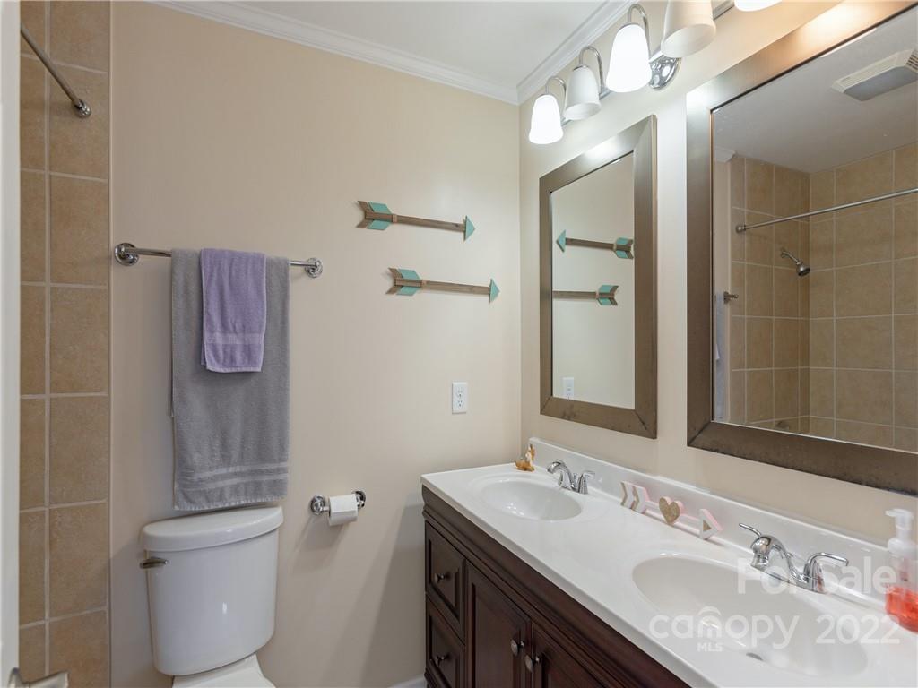 218 S Hillandale Drive East Flat Rock NC 28726