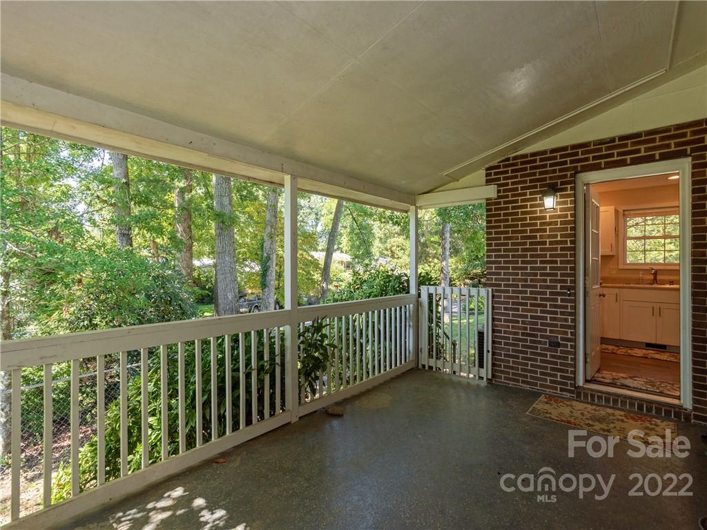 218 S Hillandale Drive East Flat Rock NC 28726