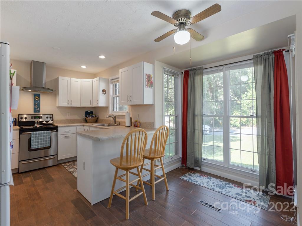 218 S Hillandale Drive East Flat Rock NC 28726