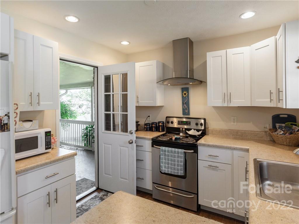 218 S Hillandale Drive East Flat Rock NC 28726