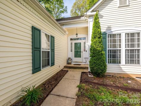 9005 Shenington Place Charlotte NC 28216