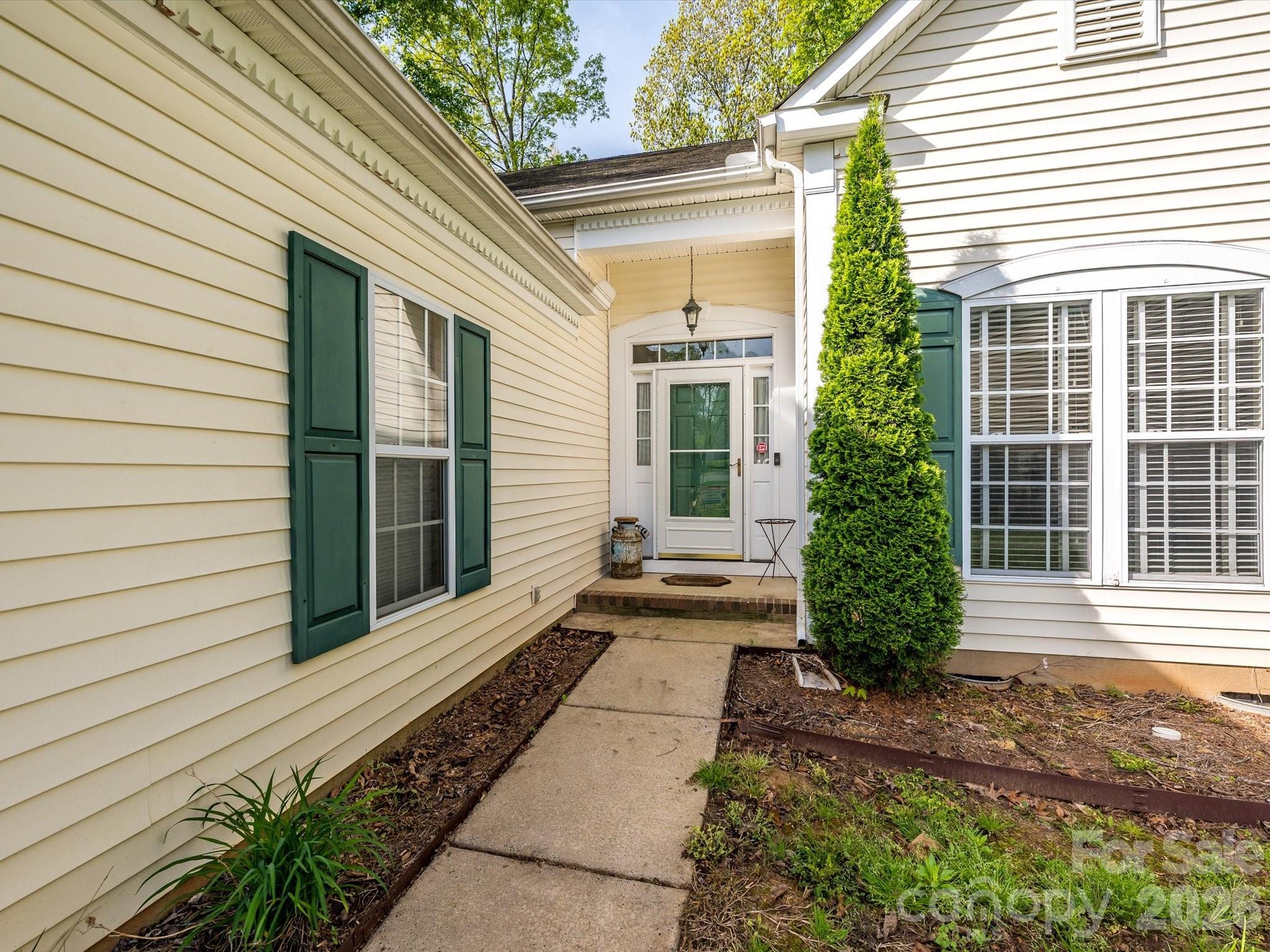 9005 Shenington Place Charlotte NC 28216