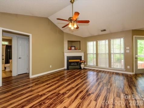 9005 Shenington Place Charlotte NC 28216