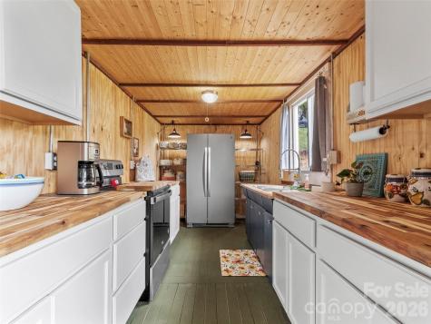 138 Robert Phillips Road Bakersville NC 28705