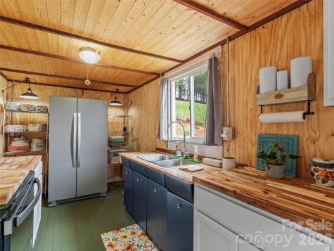 138 Robert Phillips Road Bakersville NC 28705