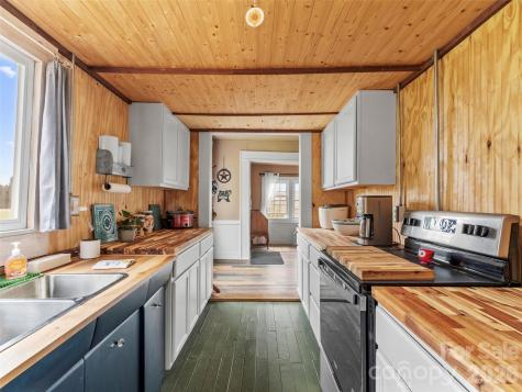 138 Robert Phillips Road Bakersville NC 28705