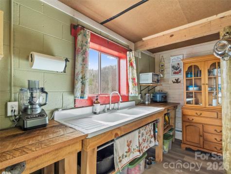 138 Robert Phillips Road Bakersville NC 28705