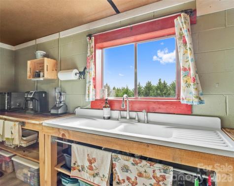 138 Robert Phillips Road Bakersville NC 28705