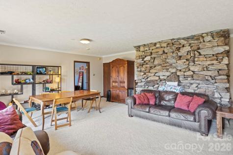 404 W Browning Road Hendersonville NC 28791