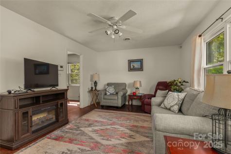 21 Mount Carmel Drive Asheville NC 28806